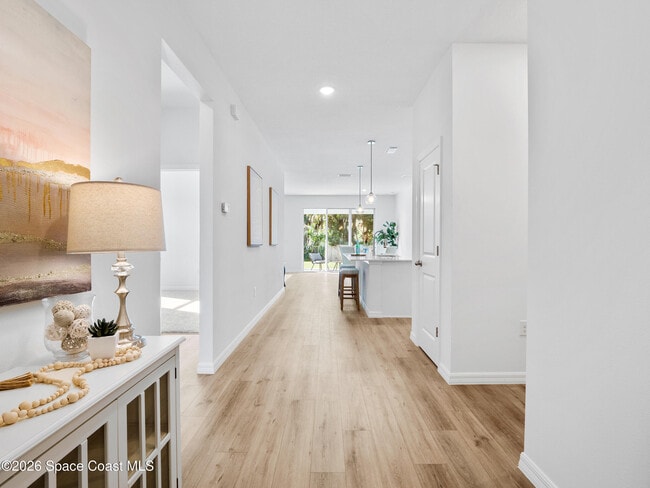 Photo - 1320 Seabreeze St SW