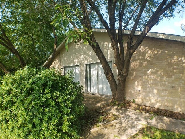 Photo - 6715 Sandshof Dr