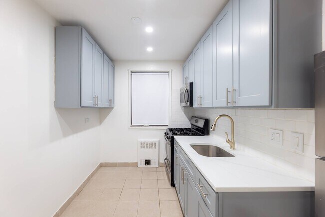 Photo - 131-11 Kew Gardens Rd Unit 4E