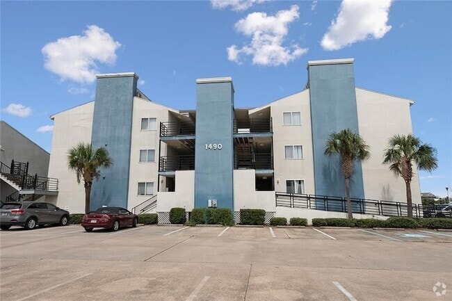 Building Photo - 1490 Harbor Dr Rental
