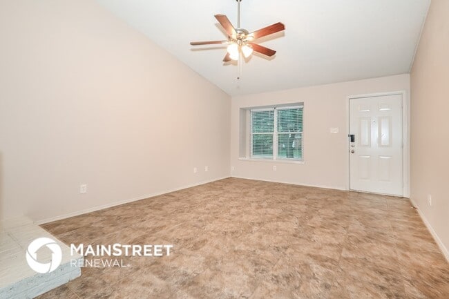 Photo - 912 Carom Way