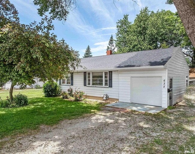 Building Photo - Charming Ranch Home With Attached Garage in Galesburg!
