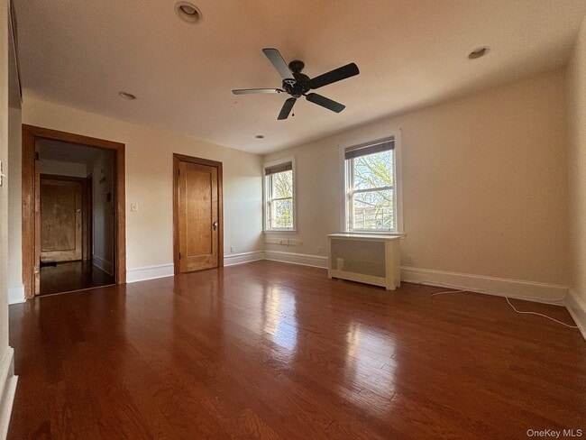 Building Photo - 837 White Plains Rd Unit 3E
