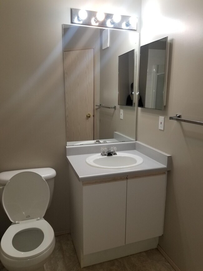 Photo - 10405-10405 99 Ave