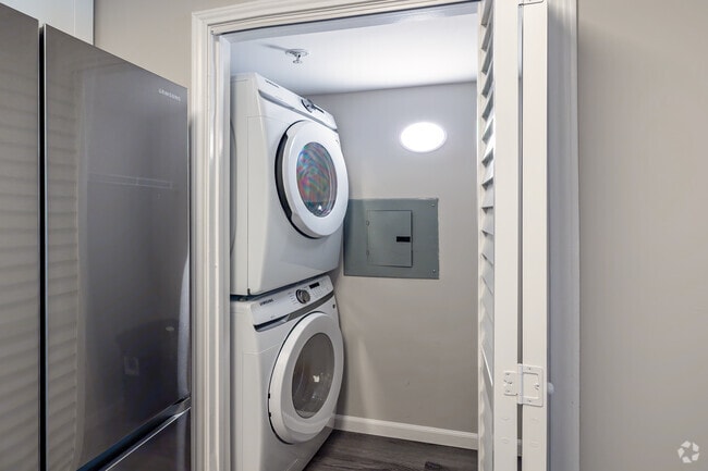 1 BD, 1 BA - 660 SF - Laundry Closet - Mountain View Crossing