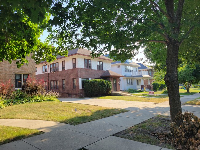 Photo - 1903 E Wood Pl Unit Lower duplex in Shorewood