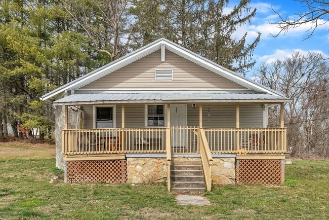 Building Photo - Charming Cottage in Hendersonville NC