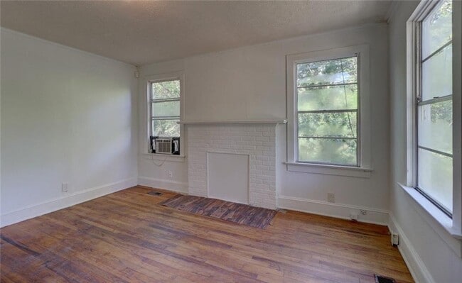 Photo - 1310 Winona Ave