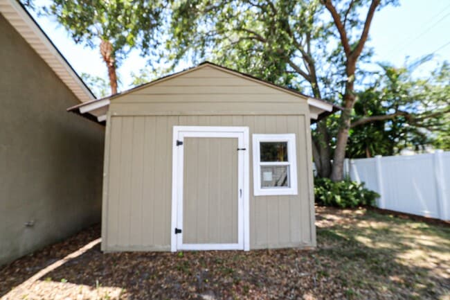 3 bedroom, 2.5 bathroom home is in a highly sought-after neighborhood in the heart of South Tampa...