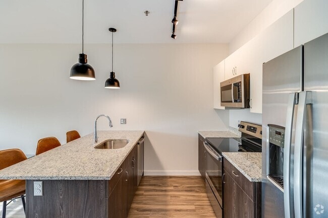 Building Photo - Parker Durand Unit Rear Standard 1 Bed Rental