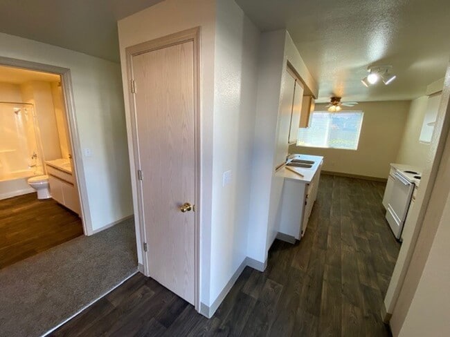 Photo - WALLACE PARK APARTMENTS (03)