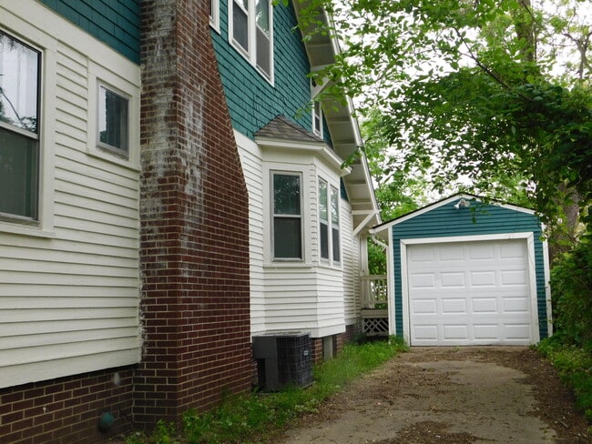 Photo - 310 Olive St