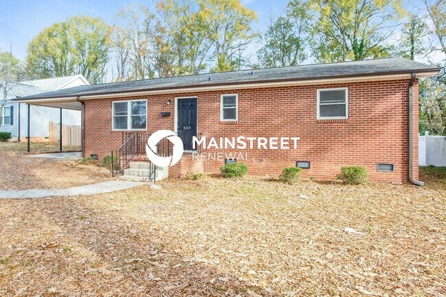 Photo - 3 Bedroom Pet-Friendly Home in Charlotte, ...