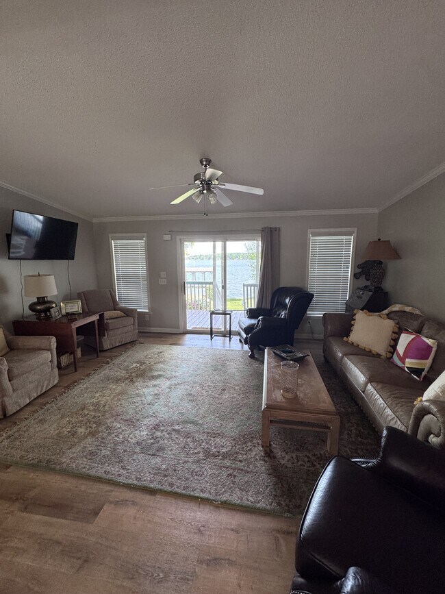 Photo - 212 Irvines Cir