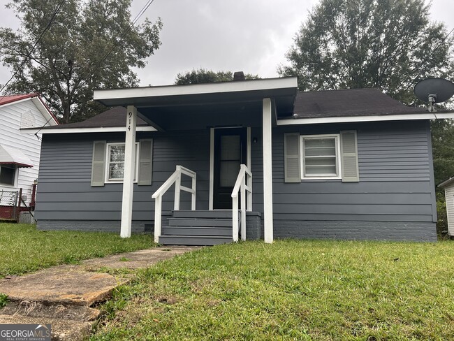 Building Photo - 914 Greenville St