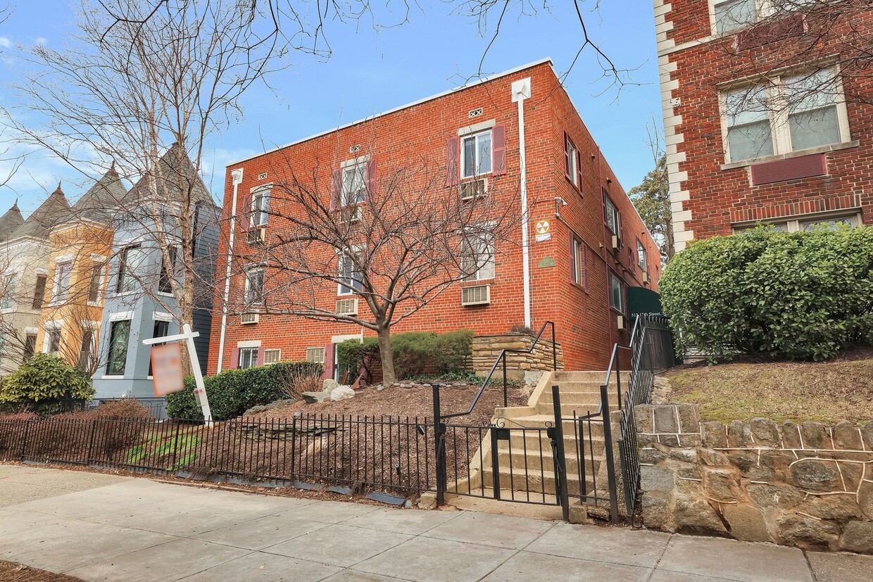 Charming 2-Bedroom Condo in Prime Capitol ... - Charming 2-Bedroom Condo in Prime Capitol ...