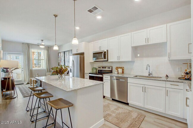 Photo - 28201 N Black Cyn Hwy Unidad 2