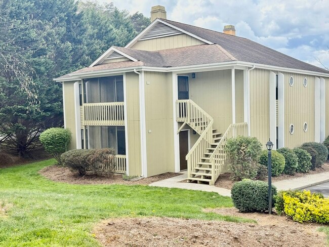 Building Photo - 110 Heywood Rd Unit 11A