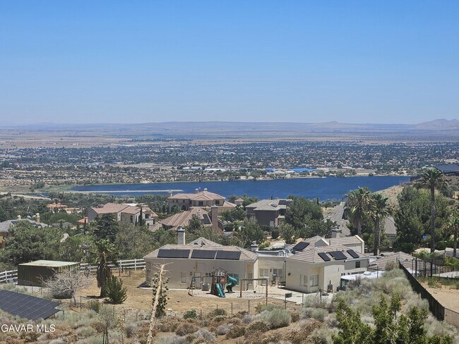 615 Lakeview Dr