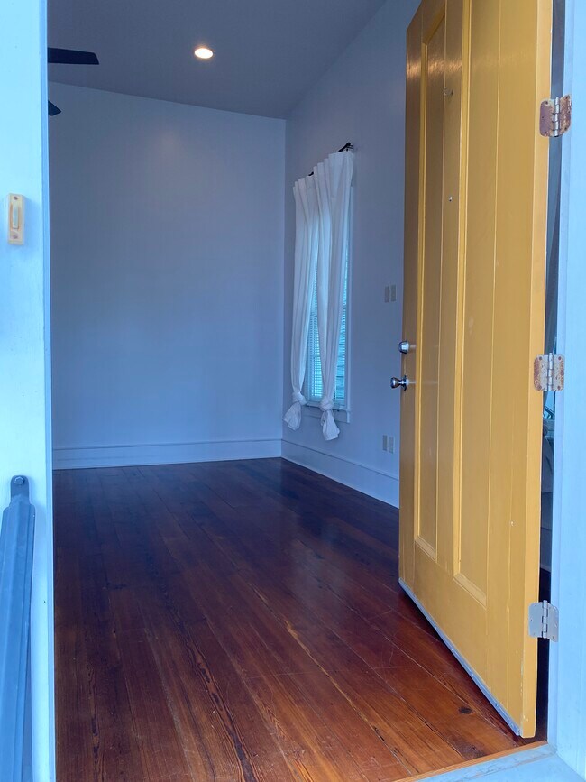 Photo - 547 Philip St