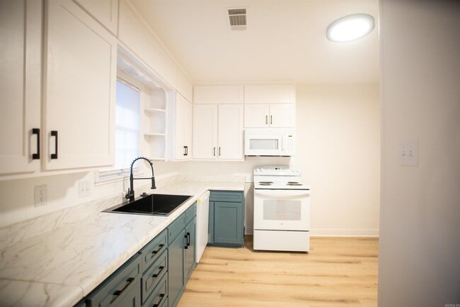 Photo - 1709 Marion St