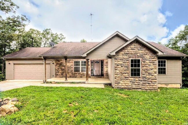 Beautiful fenced home - Beautiful fenced home