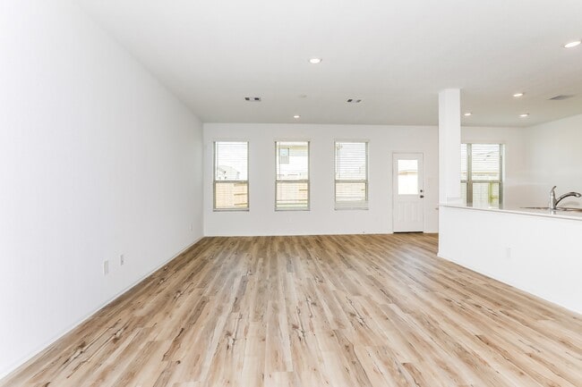 Photo - 23926 Lakota Cyn Dr