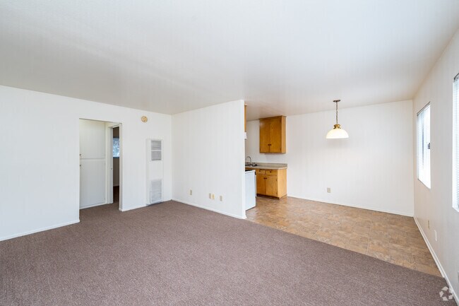1BR, 1BA - 600SF