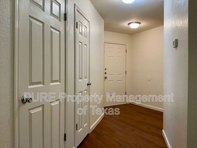 Photo - 1102 Leah Ln