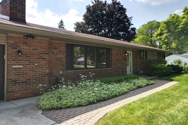 Photo - 3672 Middlebury Ln