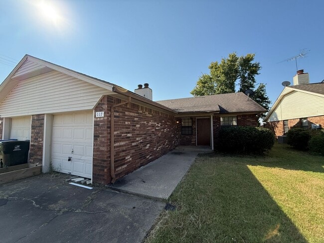 Building Photo - 3 Bed Duplex Living Room and Fireplace Rental