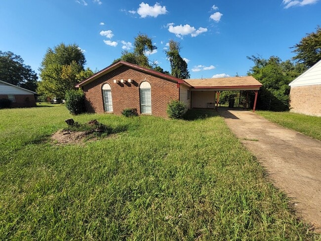 Building Photo - 1722 Northfield Dr
