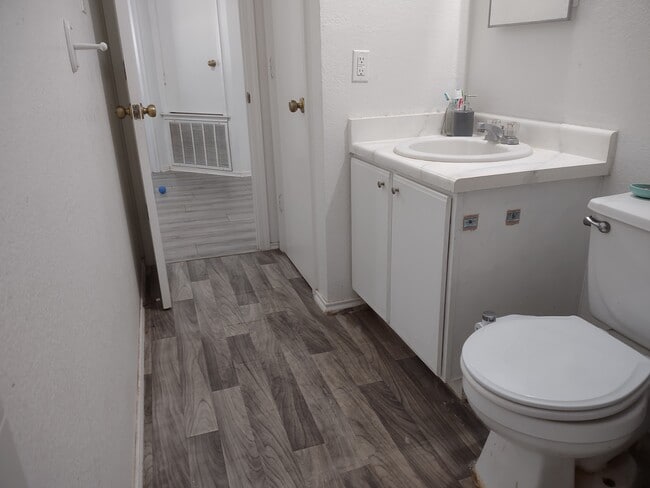 Photo - 19 Fannin Post