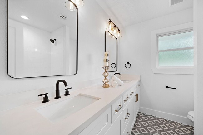 Building Photo - 5123 Willowbend Blvd