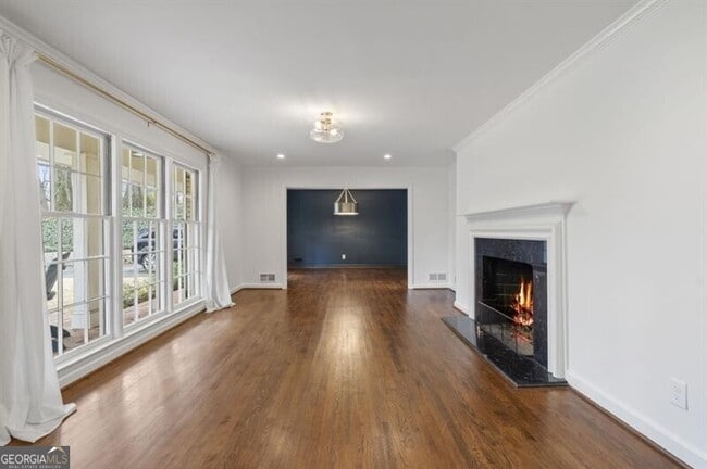 Photo - 439 Broadland Rd NW