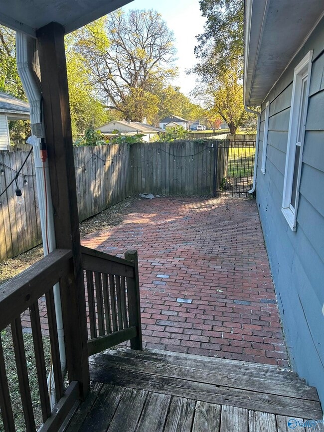 Photo - 1611 College St SE