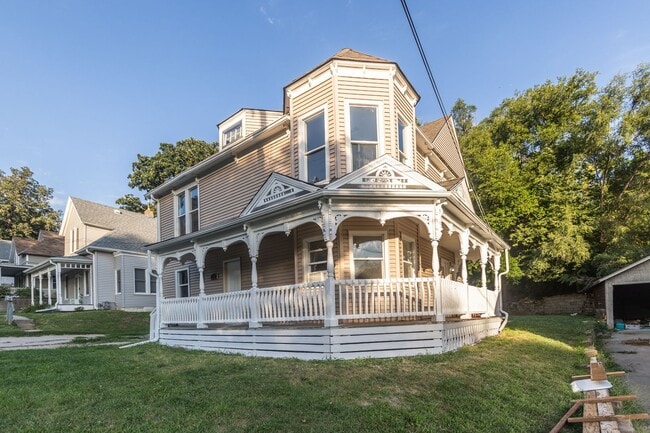115 Iowa Avenue - 115 Iowa Avenue Apartment Unit 115 1/2 Iowa Ave