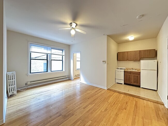 Photo - 1040 W George St Unit 1