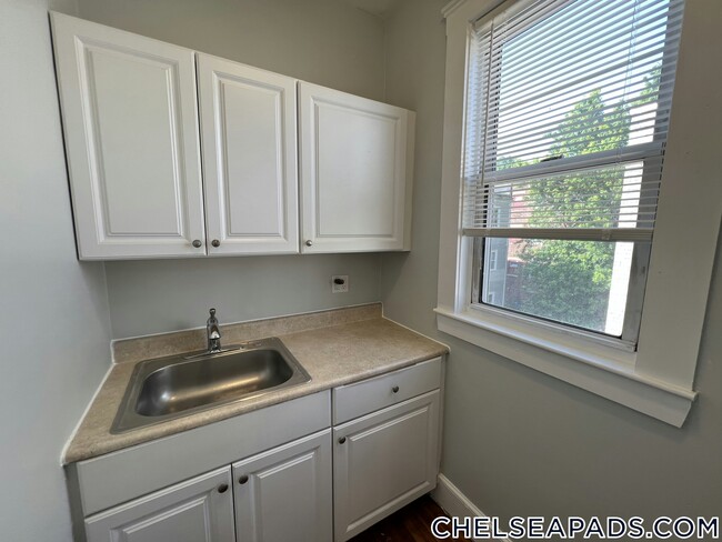 Building Photo - 48-50 Clark Ave. Unit 3R Rental
