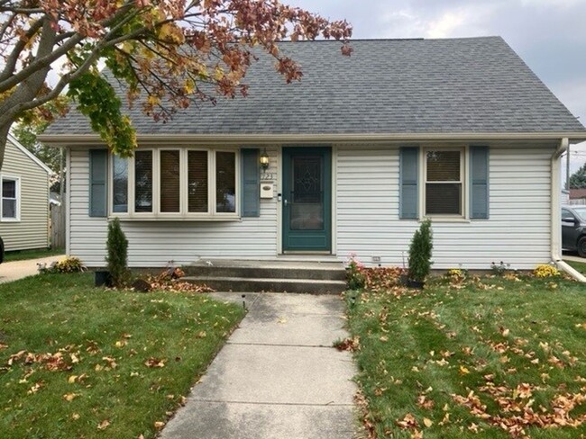 Beautiful Single Family Home in Racine - Beautiful Single Family Home in Racine