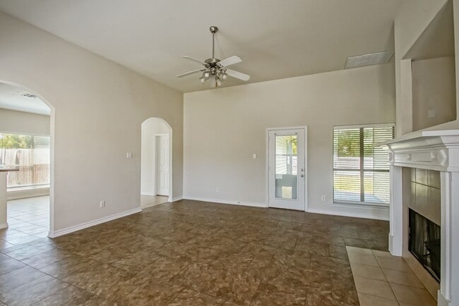 Photo - 26267 Avoyelles Ave