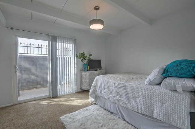 Photo - The Valencia Apartments