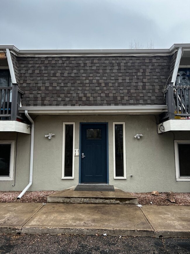 Building Photo - Locust312 (CW-KS) Unit 3