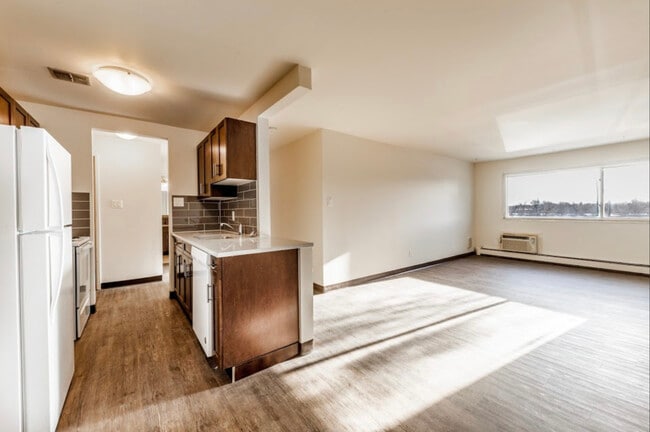 River Circle Apartments