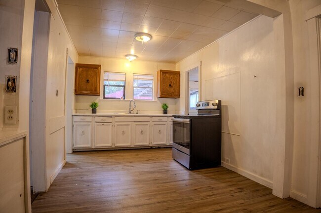 Photo - 2896 Clay St