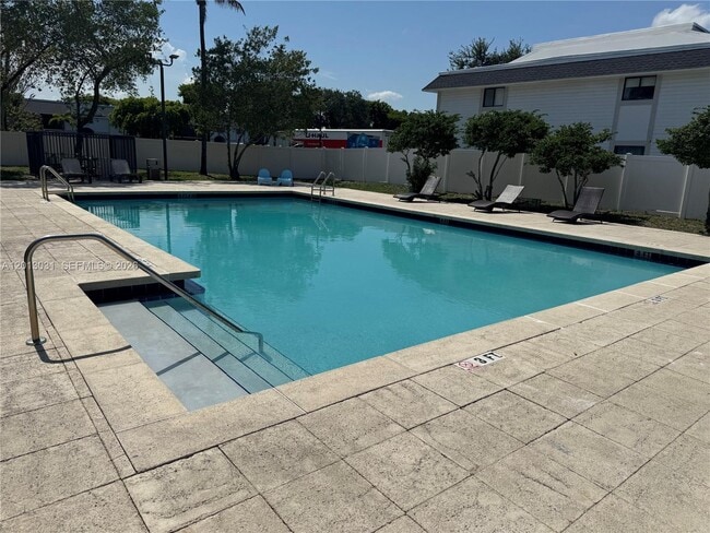 Photo - 6195 NW 186th St Unidad 208