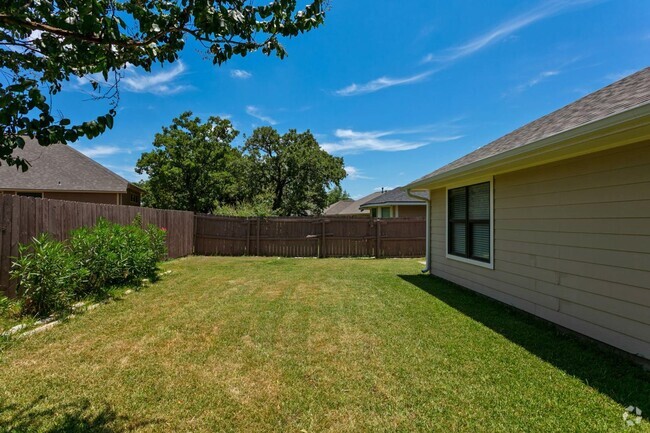 Building Photo - Delightful 3 Bedroom 2 Bathroom Home