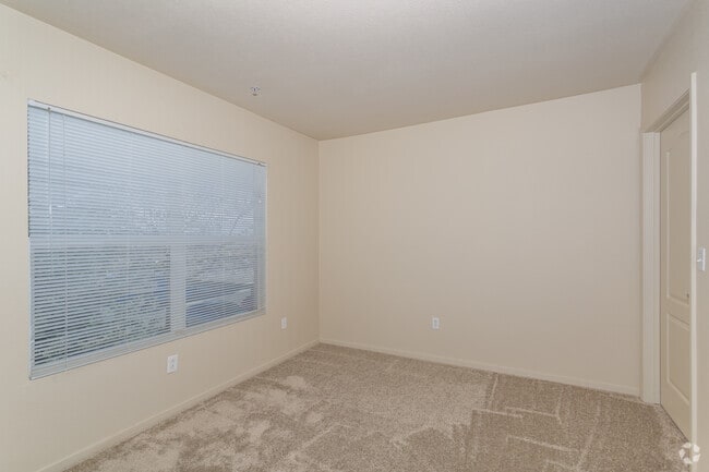 2BR, 2BA - 919 SF