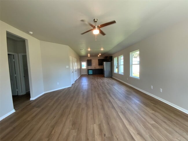 Photo - 619 W Bayshore Dr