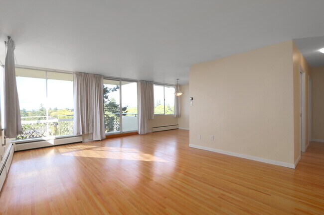 Photo - Fontainbleau Apartments